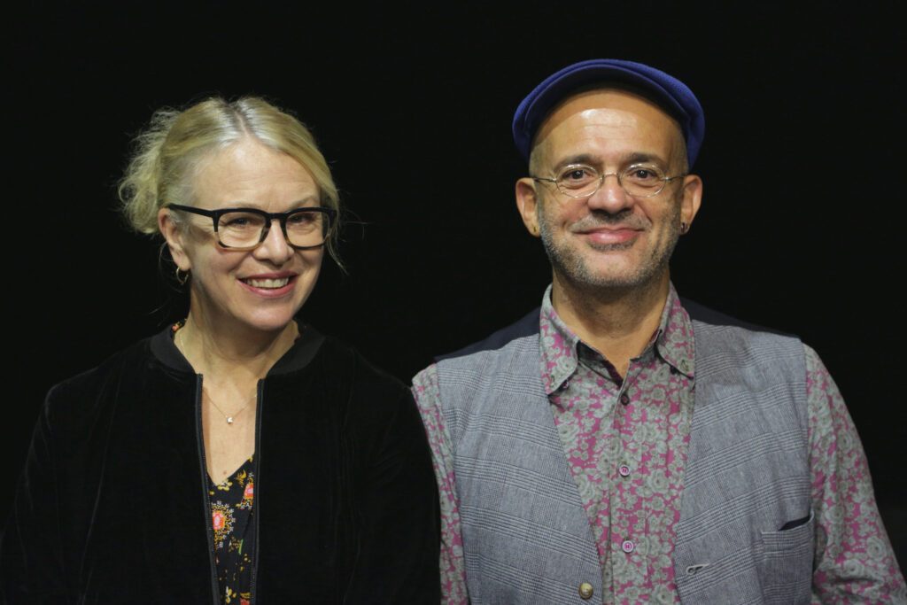 kleines theater: Caroline Richards und Jorgos Pertvolarakis