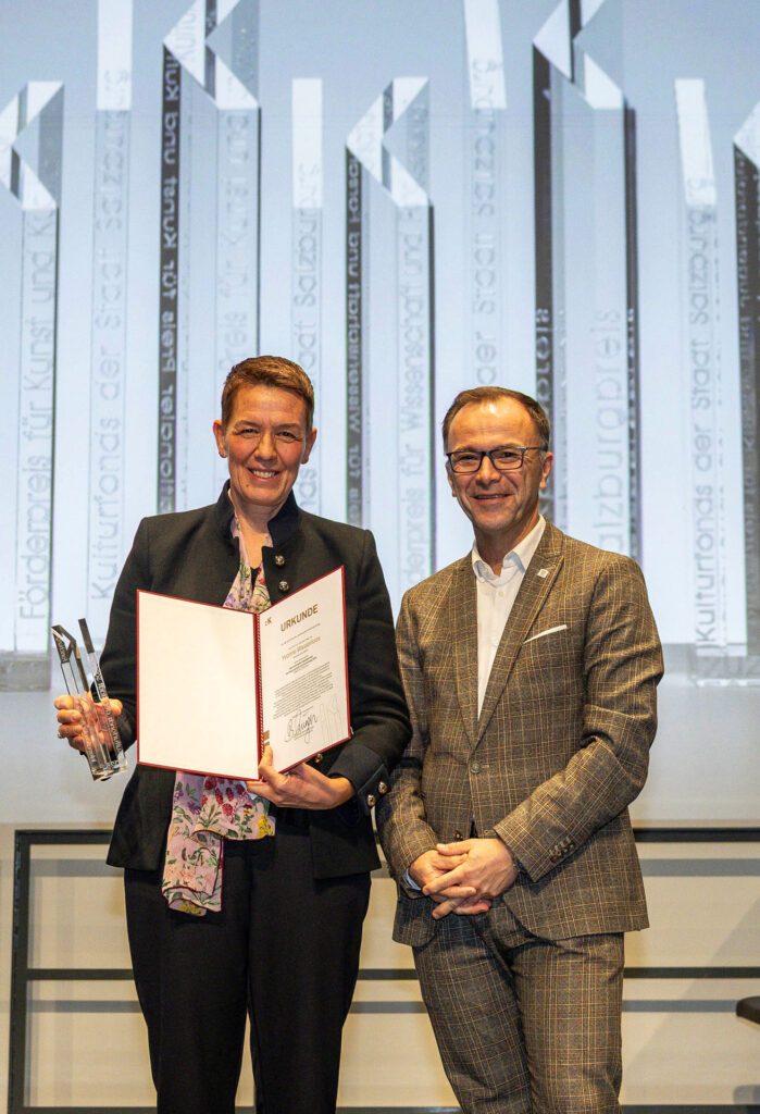 Kulturfonds Preisverleihung 2025 Yvonne Wasserloos und Bürgermeister Bernhard Auinger